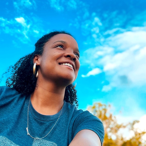 Meet your Posher, Sierra - Picture 1 of 1